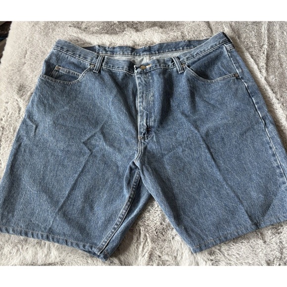 Wrangler Jeans Mens Denim Shorts 42 Waist X 9.5" inseam - Picture 1 of 8